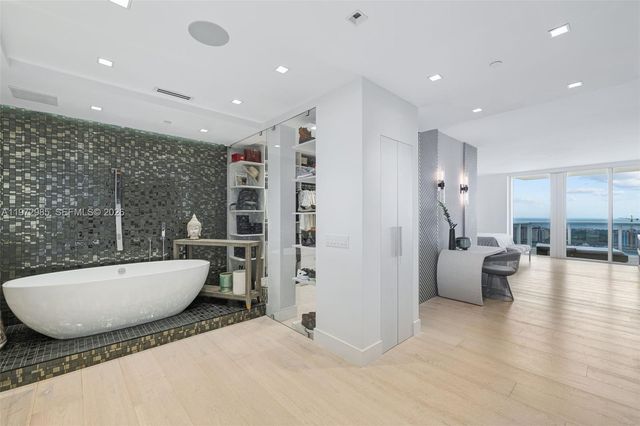 400 Alton Rd 2806, Miami Beach, FL 33139