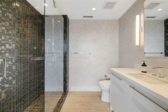 400 Alton Rd 2806, Miami Beach, FL 33139