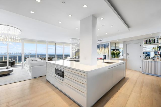 400 Alton Rd 2806, Miami Beach, FL 33139