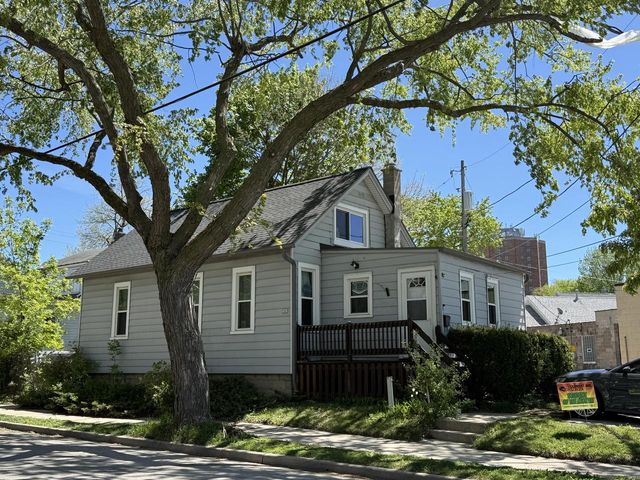 249 Ward STREET, Milwaukee, WI 53207