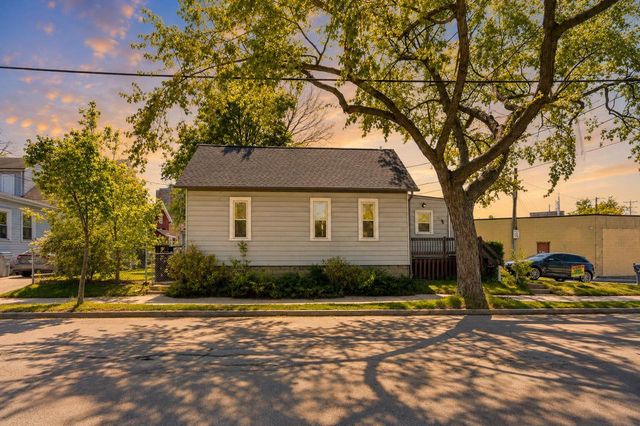 249 Ward STREET, Milwaukee, WI 53207