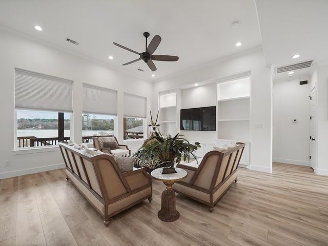 89 Cypress Bend, Huntsville, TX 77340