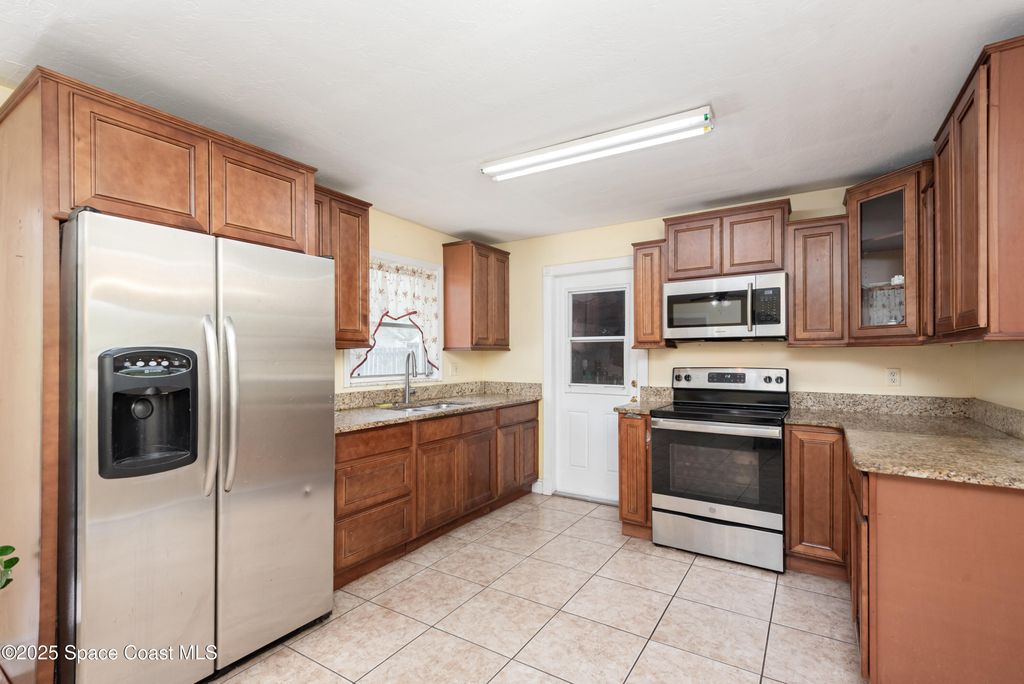 Image 10 of property listing at 15 Skyline Boulevard, Merritt Island, FL 32953