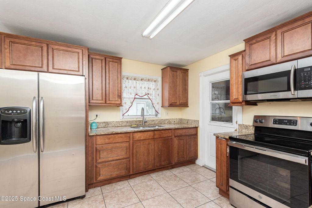 Image 12 of property listing at 15 Skyline Boulevard, Merritt Island, FL 32953
