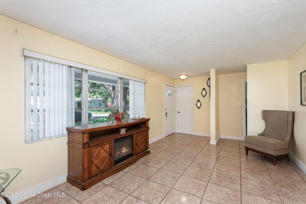 Image 4 of property listing at 15 Skyline Boulevard, Merritt Island, FL 32953