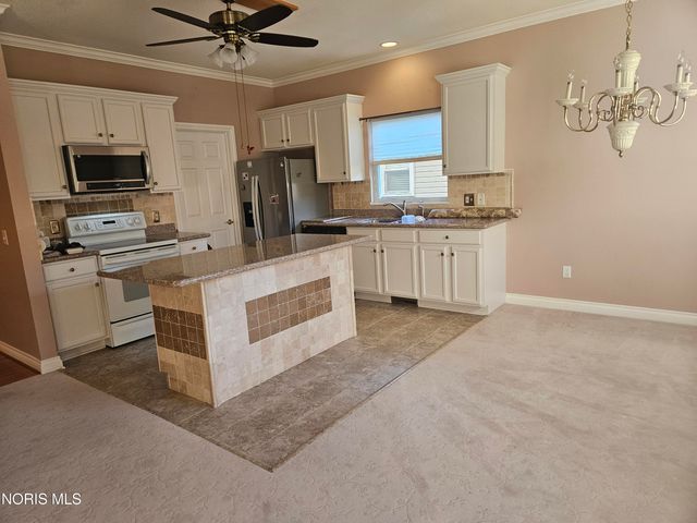 7008 Longwater Drive, Maumee, OH 43537
