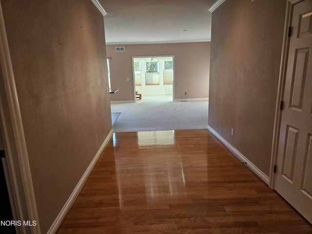 7008 Longwater Drive, Maumee, OH 43537