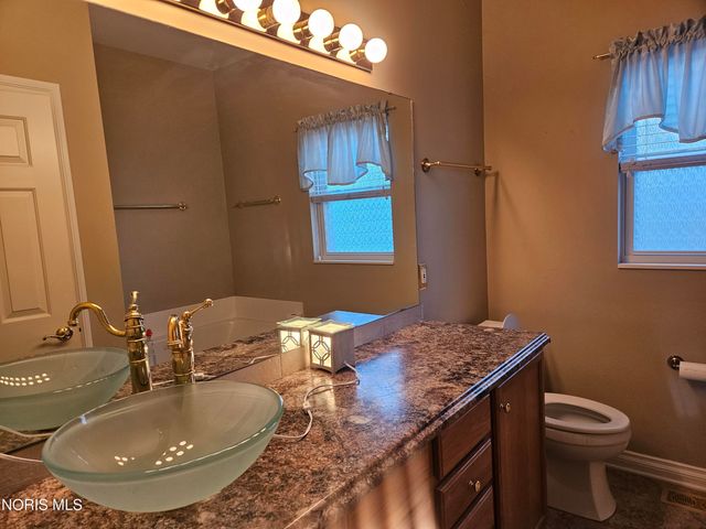 7008 Longwater Drive, Maumee, OH 43537