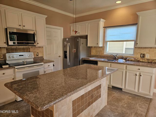 7008 Longwater Drive, Maumee, OH 43537
