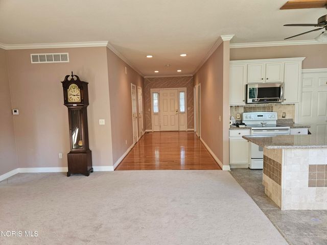 7008 Longwater Drive, Maumee, OH 43537