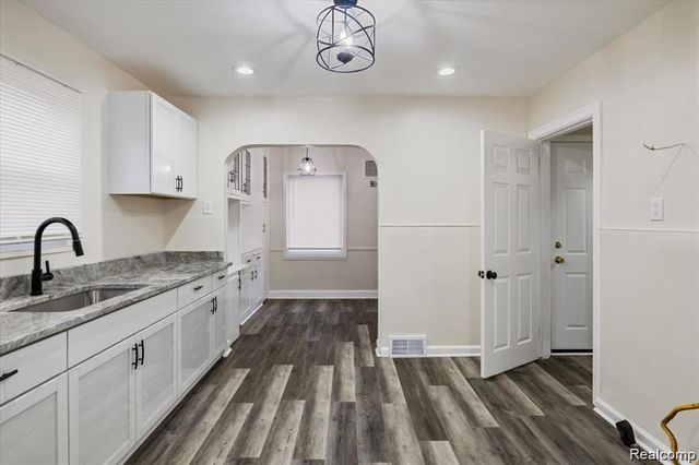 15375 Winthrop Street, Detroit, MI 48227