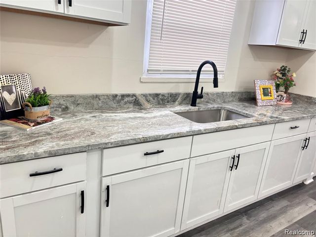 15375 Winthrop Street, Detroit, MI 48227