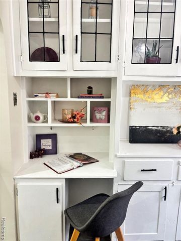 15375 Winthrop Street, Detroit, MI 48227