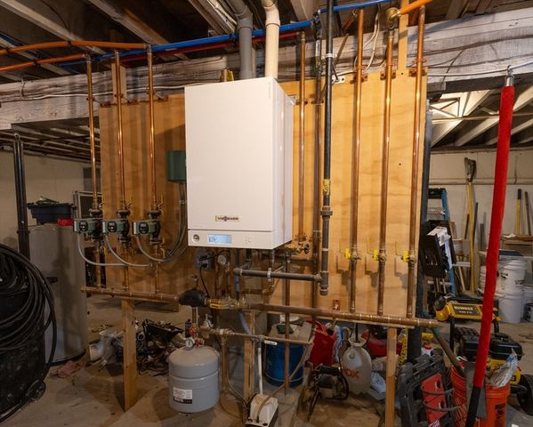 9 Register Ave, Westport, MA 02790