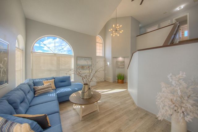 1120 Los Padres Street SE, Albuquerque, NM 87123