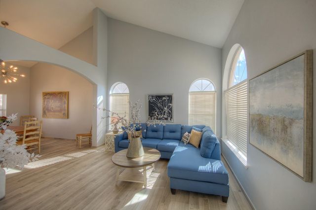 1120 Los Padres Street SE, Albuquerque, NM 87123