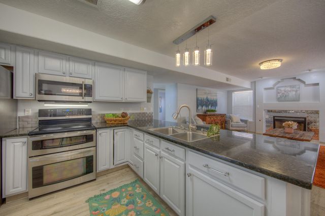 1120 Los Padres Street SE, Albuquerque, NM 87123