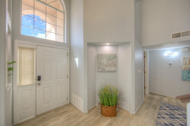 1120 Los Padres Street SE, Albuquerque, NM 87123