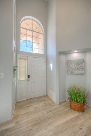 1120 Los Padres Street SE, Albuquerque, NM 87123