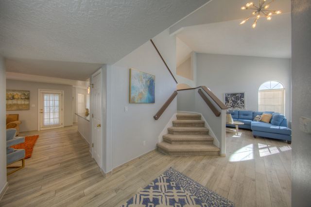 1120 Los Padres Street SE, Albuquerque, NM 87123