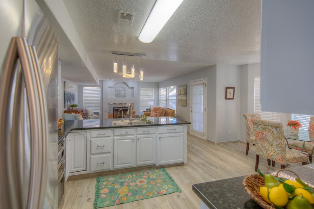 Image 17 of property listing at 1120 Los Padres Street SE, Albuquerque, NM 87123