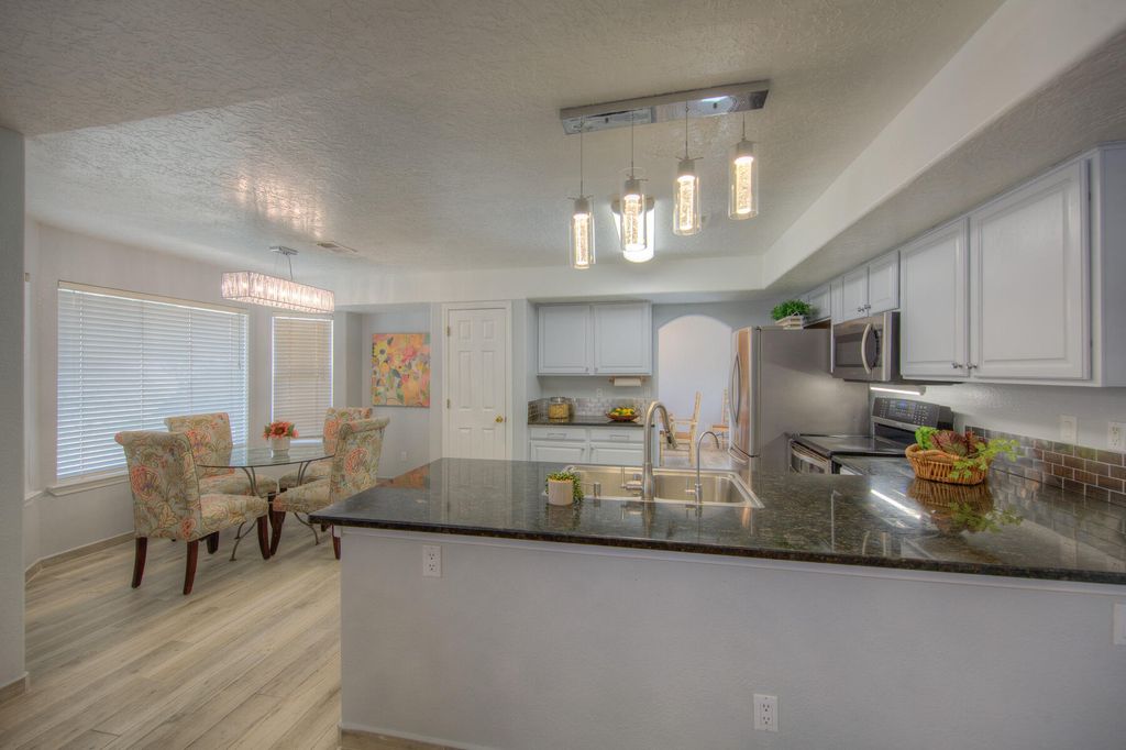 Image 18 of property listing at 1120 Los Padres Street SE, Albuquerque, NM 87123