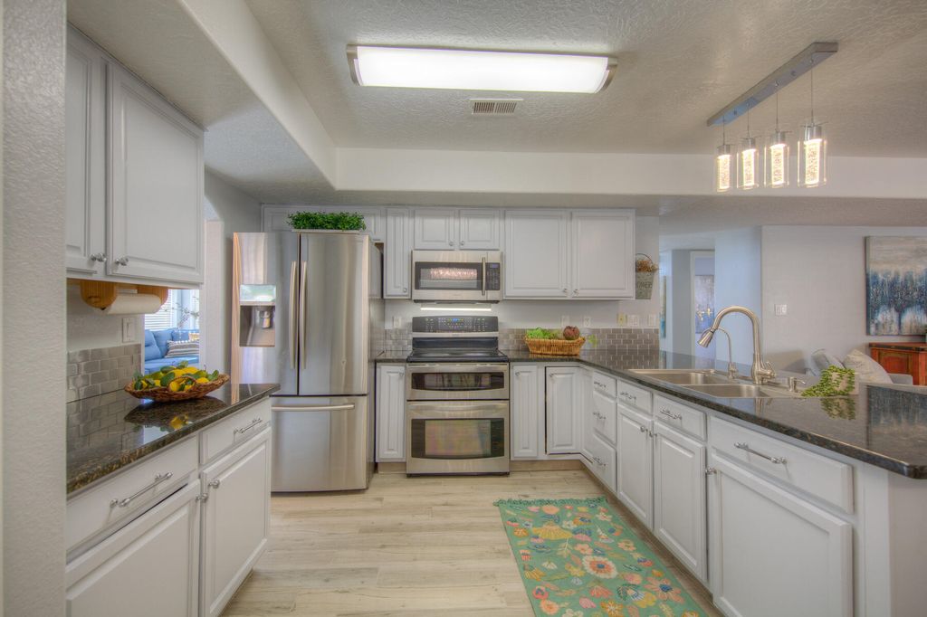 Image 19 of property listing at 1120 Los Padres Street SE, Albuquerque, NM 87123