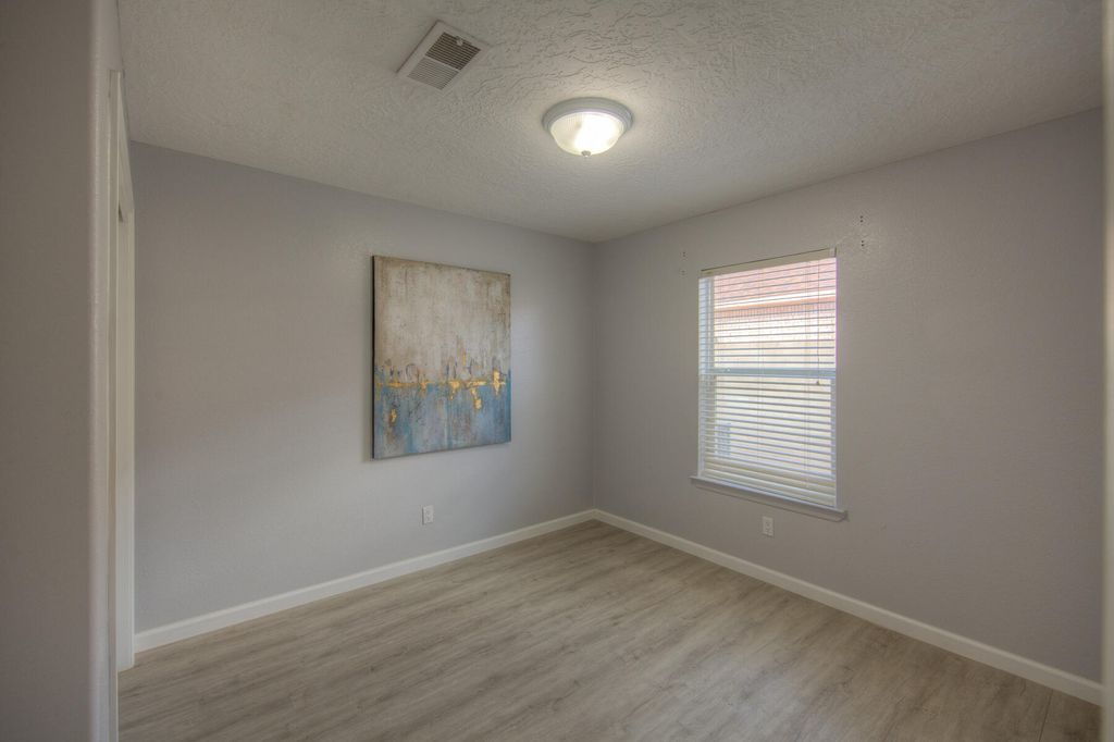 Image 28 of property listing at 1120 Los Padres Street SE, Albuquerque, NM 87123