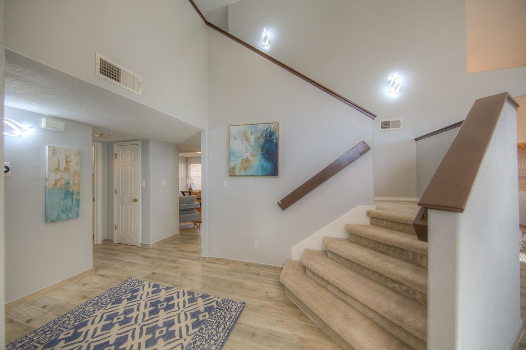 Image 9 of property listing at 1120 Los Padres Street SE, Albuquerque, NM 87123