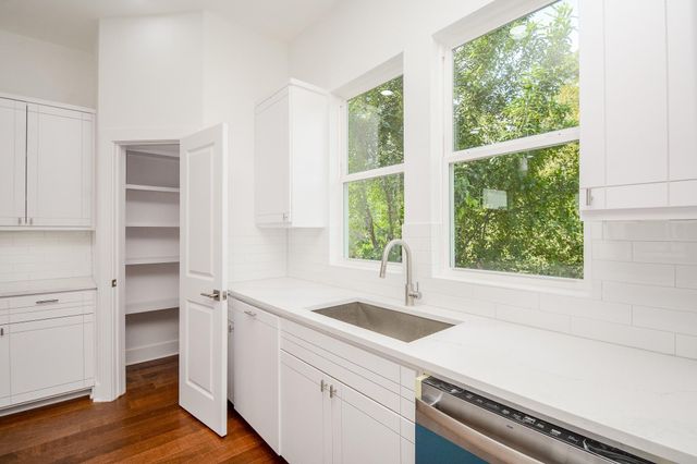 426 Sikes Street A, Houston, TX 77018