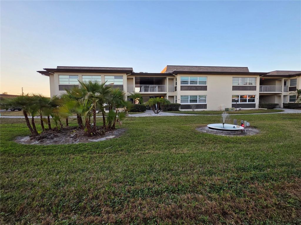 Image 22 of property listing at 4712 MARINE PARKWAY 206, New Port Richey, FL 34652