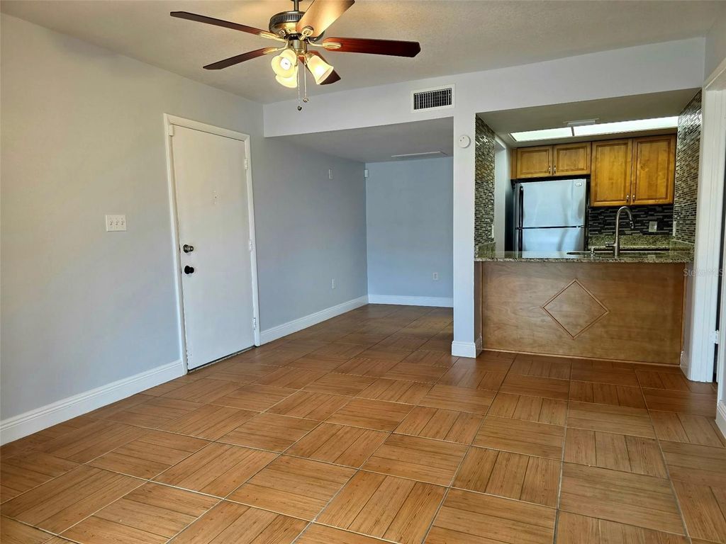 Image 4 of property listing at 4712 MARINE PARKWAY 206, New Port Richey, FL 34652