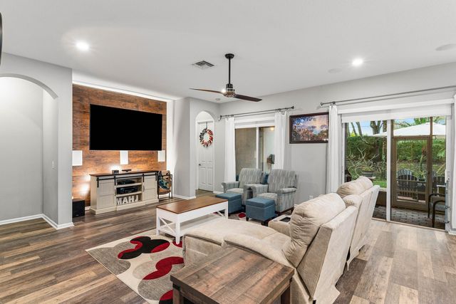 8948 New Hope Court, West Palm Beach, FL 33411