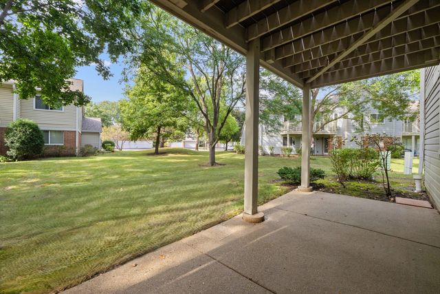 1602 BRITTANY Court D1, Wheeling, IL 60090