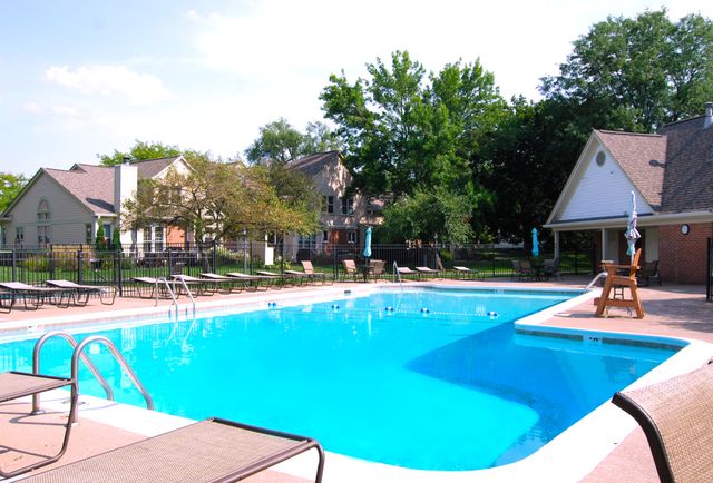 1602 BRITTANY Court D1, Wheeling, IL 60090