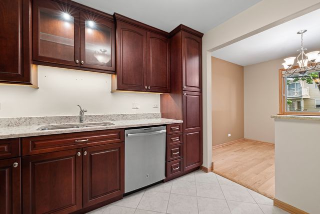 1602 BRITTANY Court D1, Wheeling, IL 60090