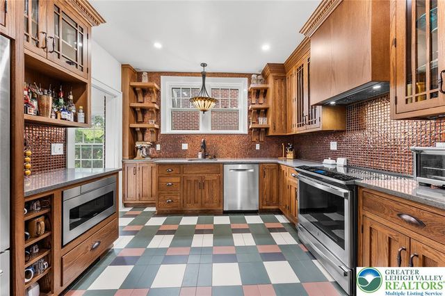 1204 West Market Street, Bethlehem City, PA 18018