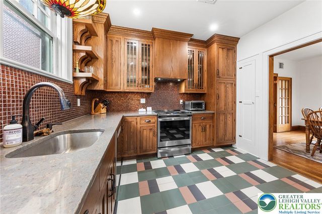 1204 West Market Street, Bethlehem City, PA 18018