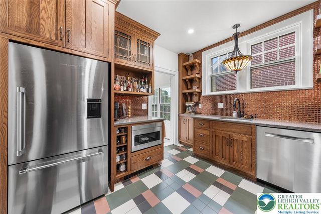 1204 West Market Street, Bethlehem City, PA 18018