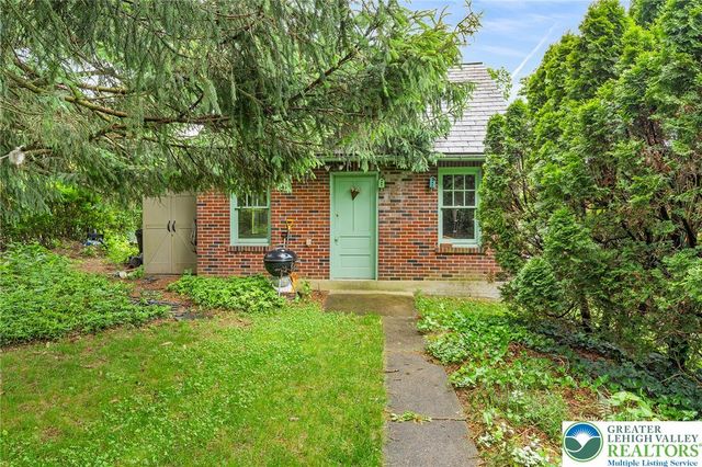 1204 West Market Street, Bethlehem City, PA 18018