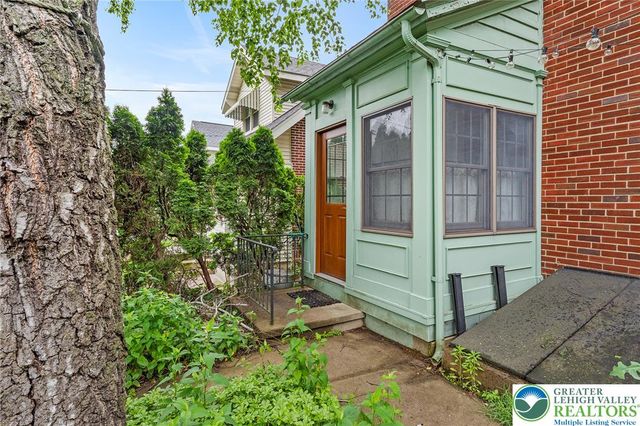 1204 West Market Street, Bethlehem City, PA 18018