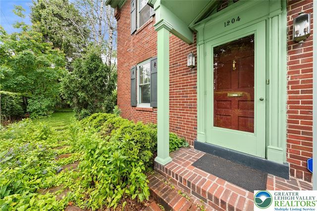 1204 West Market Street, Bethlehem City, PA 18018
