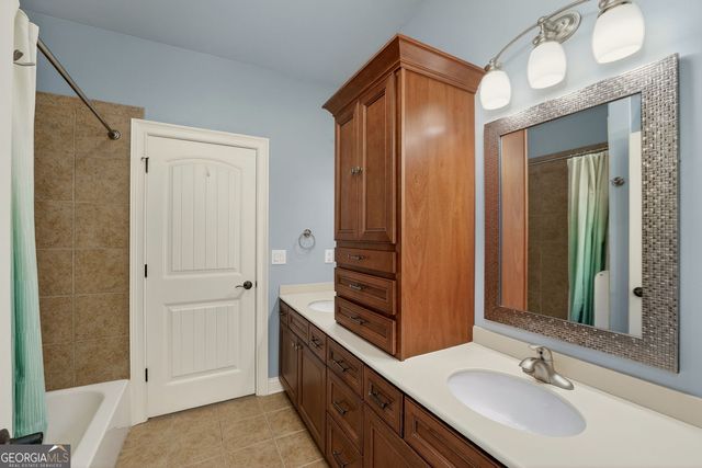 415 Falling Water Avenue, Woodstock, GA 30189