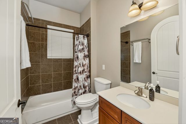 415 Falling Water Avenue, Woodstock, GA 30189