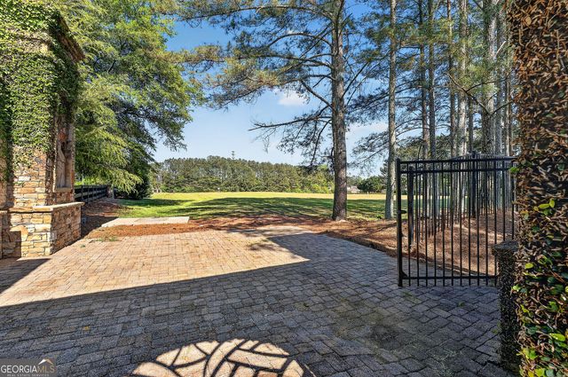 415 Falling Water Avenue, Woodstock, GA 30189