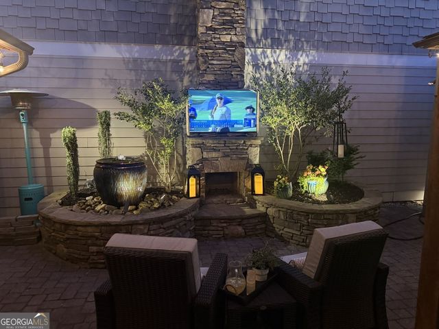 415 Falling Water Avenue, Woodstock, GA 30189