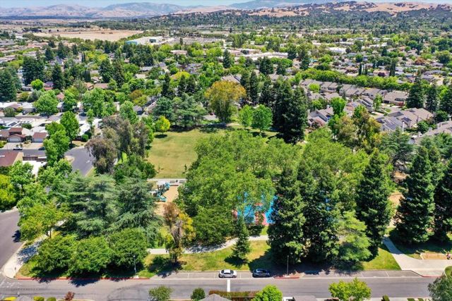 1529 Trimingham Drive, Pleasanton, CA 94566