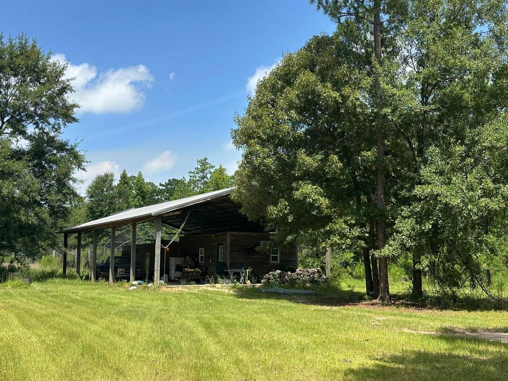 Image 1 of property listing at 6389 County Line Road B, Baker, FL 32531