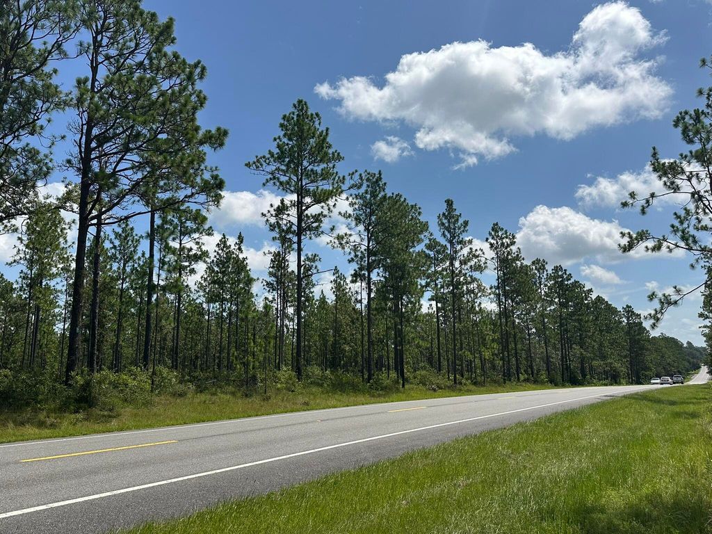 Image 10 of property listing at 6389 County Line Road B, Baker, FL 32531