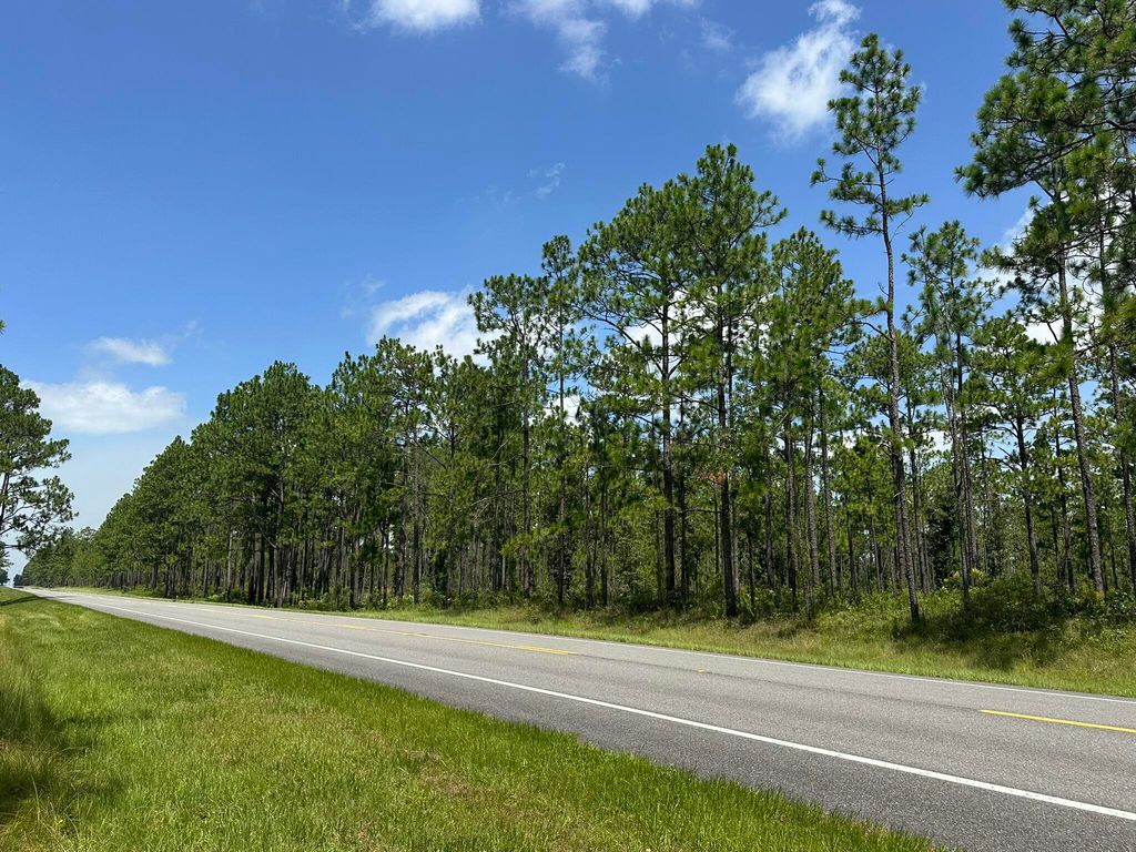 Image 9 of property listing at 6389 County Line Road B, Baker, FL 32531
